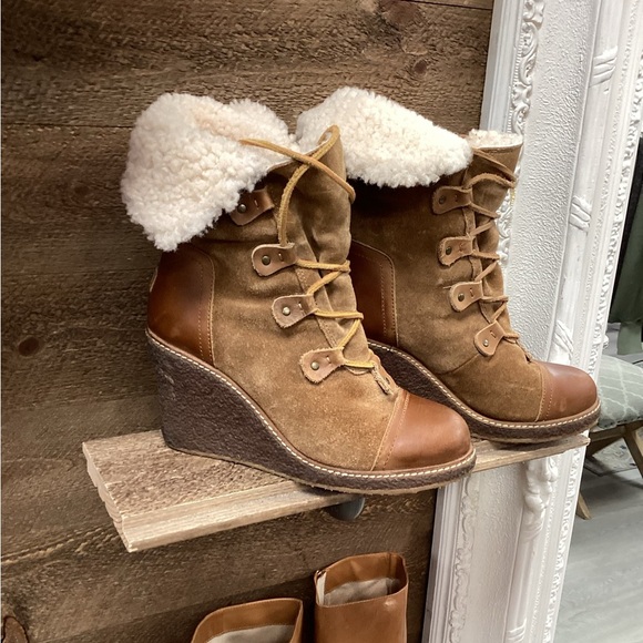 Australia Luxe Collective “Mona” Suede Shearling Wedge Boots – Size 8 - Picture 3 of 11